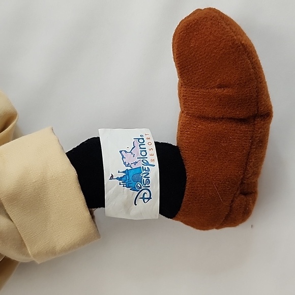 NWT Vintage Disney Theme Park Exclusive Canada Goofy Beanie Plush - Picture 14 of 16